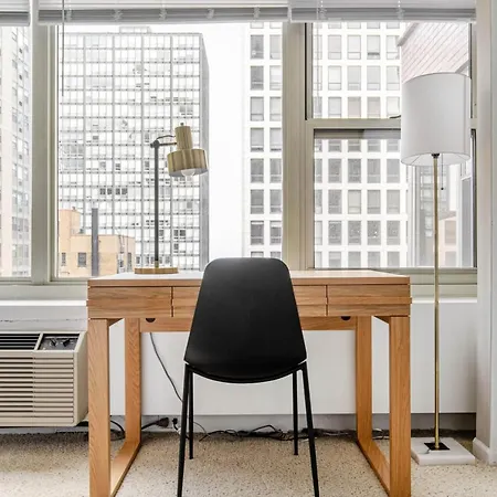 Gold Coast 2br W Gym Roof Nr Water Tower Chi-389