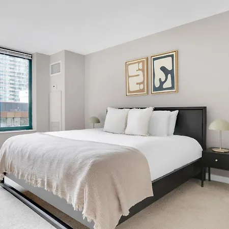 Streeterville 2br W Deck Gym Nr Park Chi-589 * Chicago