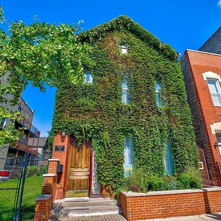 Apartment Amazing Ukrainian Village Location! Explore West Side Chicago! Apts Chicago