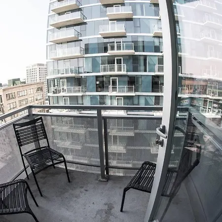Apartment 2 Bed 2 Bath Smart Loft In Prime Location *
