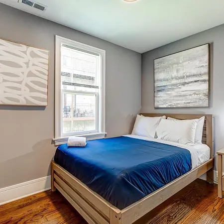Apartment Amazing Ukrainian Village Location! Explore West Side Chicago! Apts *
