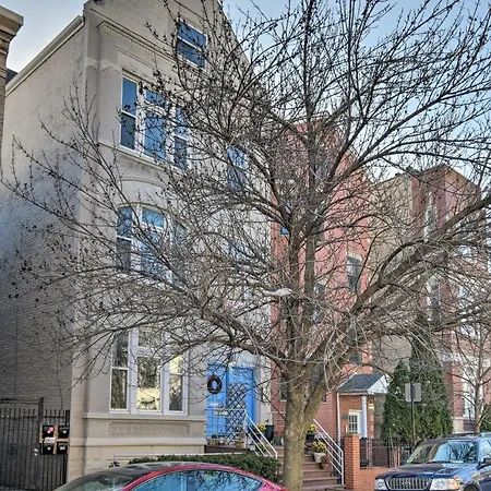 Elegant Retreat With Spacious Balcony! *
