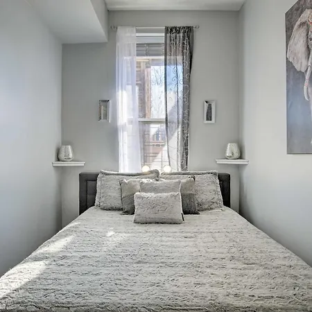 Apartment Elegant Retreat With Spacious Balcony!