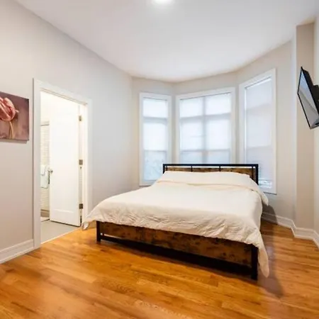 Apartment Luxurious Downtown 3 Bed 2 Bth