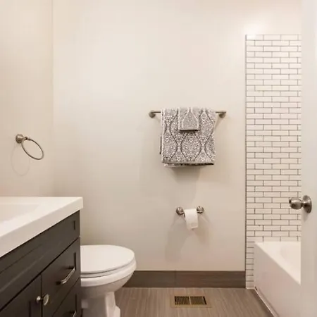 Luxurious Downtown 3 Bed 2 Bth * Chicago