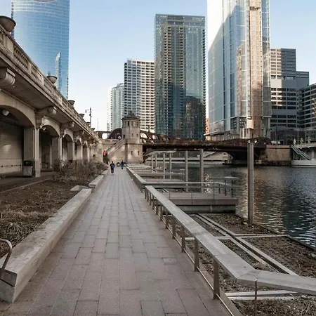 Apartment River N 2br W Gym Wd Bbq Pool Nr Mag Mile Chi-132