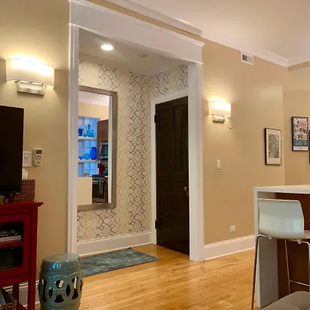 Apartment 1f Cozy In Little Italy Near Downtown West Loop United Center Chicago