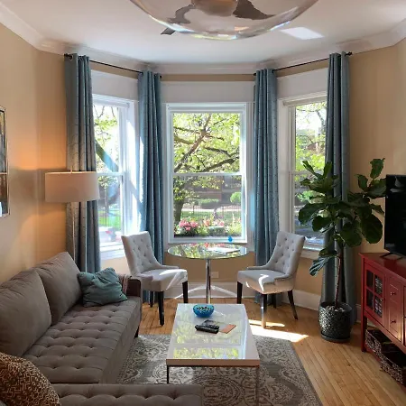 Apartment 1f Cozy In Little Italy Near Downtown West Loop United Center *