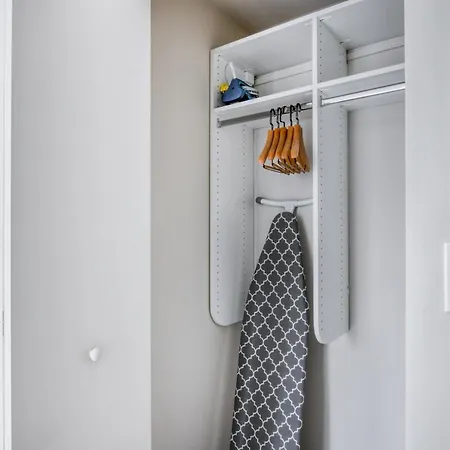 Apartment River N 1br W Gym Pool Wd Nr L Chi-124 Chicago