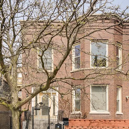 Chic About 1 Mi To Wrigley Field! Apartment *