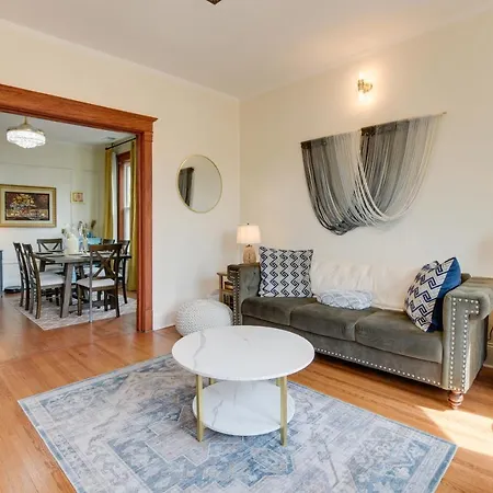 Apartment Chic About 1 Mi To Wrigley Field! Chicago
