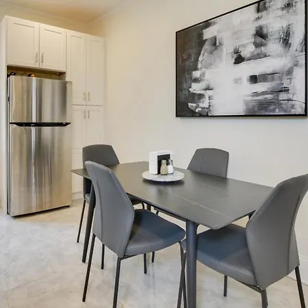 Chic About 1 Mi To Wrigley Field! Apartment *