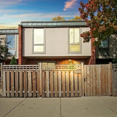 Great Location-lincoln Park/wrigleyville +parking!