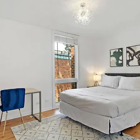Apartment Great Location-lincoln Park/wrigleyville +parking!