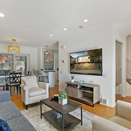 Great Location-lincoln Park/wrigleyville +parking! * Chicago