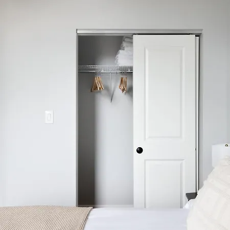 Lakeview 1br W Wd Nr Belmont L Chi-939 *