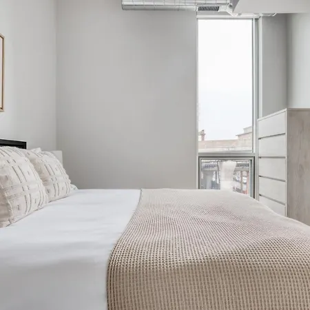 Lakeview 1br W Wd Nr Belmont L Chi-939