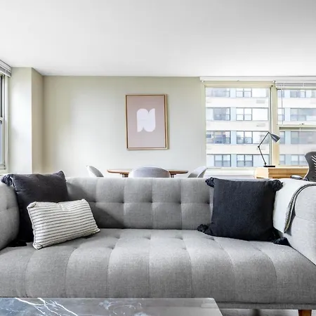 Gold Coast 3br W Gym Roof Nr Water Tower Chi-391 Apartment