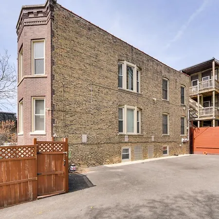 Apartment Chic About 1 Mi To Wrigley Field! Chicago