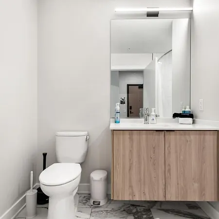 Avra Stylish Prime West Loop Location Near Union Park *
