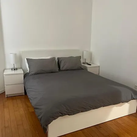 Adorable 2 Bedroom With Free Street Parking * Chicago