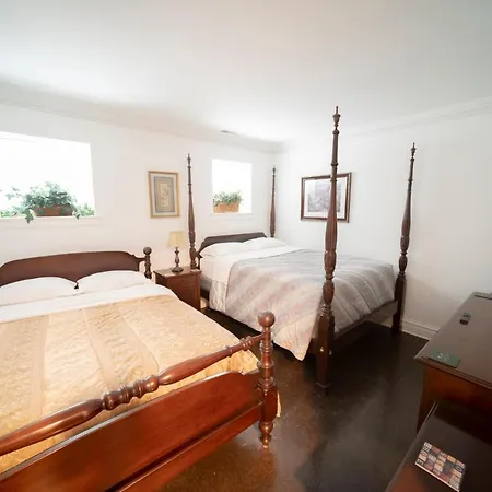 Inspiring Grotto Sleeps 10-20 Free Tv & Parking Apartment Chicago