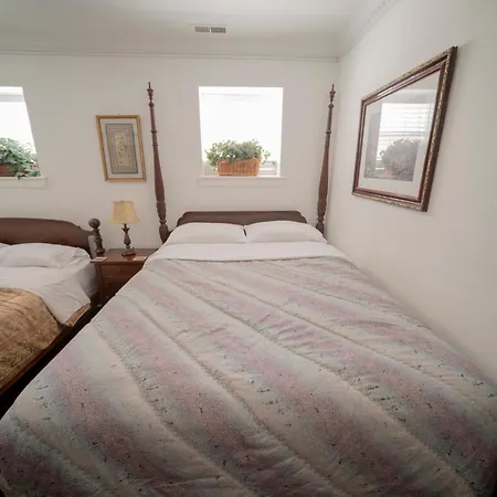 Inspiring Grotto Sleeps 10-20 Free Tv & Parking *