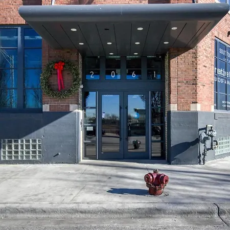 Lincoln Park W Lounge Gym Nr Depaul Chi-569 *