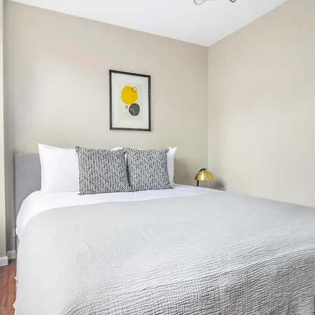 Apartment Gold Coast 3br W Gym Roof Nr Water Tower Chi-391 Chicago