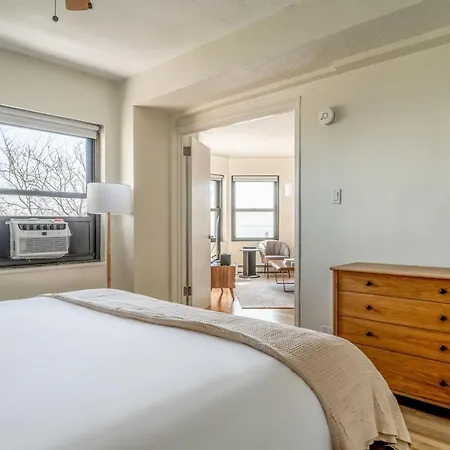 Apartment Gold Coast 1br W Doorman Gym Nr Mariano Park Chi-946 Chicago