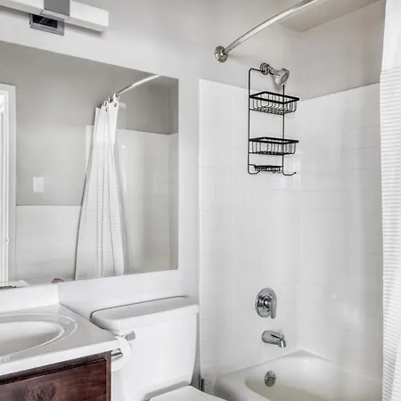 Edgewater 1br W Gym Deck Lounge Nr L Chi-918 Apartment Chicago