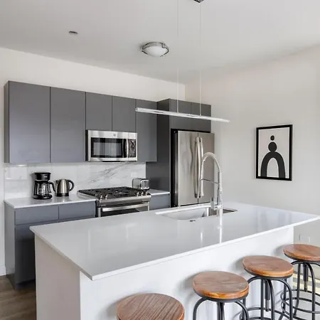 River West 2br W Gym Grills Rooftop Nr I-90 Chi-928 Apartment *