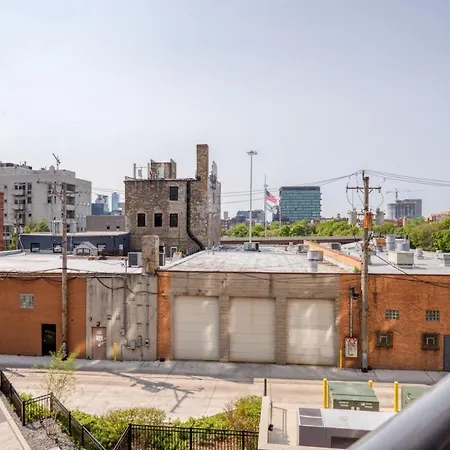 River West 2br W Gym Grills Rooftop Nr I-90 Chi-928 Apartment *