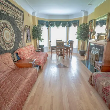Sleeps 10-20 Free Tv & Parking *