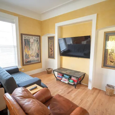 Sleeps 10-20 Free Tv & Parking Apartment