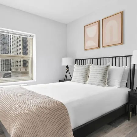 Gold Coast 1br W Deck Gym Lounge 1 Block To L Chi-650 Apartment *