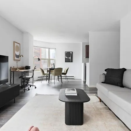 Gold Coast 1br W Deck Gym Lounge 1 Block To L Chi-650 Chicago