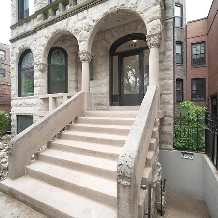 Inspiring Grotto Sleeps 10-20 Free Tv & Parking * Chicago