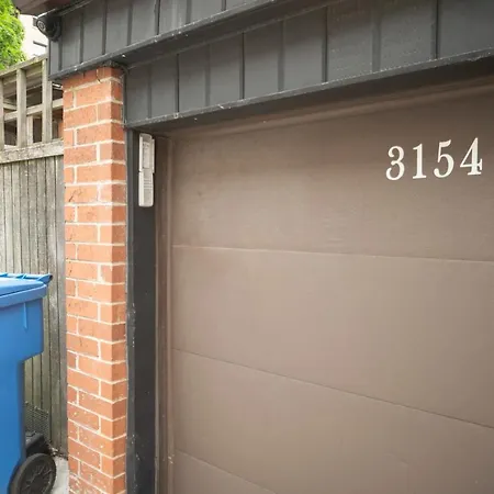 Inspiring Grotto Sleeps 10-20 Free Tv & Parking Apartment