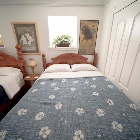 Inspiring Grotto Sleeps 10-20 Free Tv & Parking * Chicago