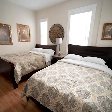 Sleeps 10-20 Free Tv & Parking Chicago
