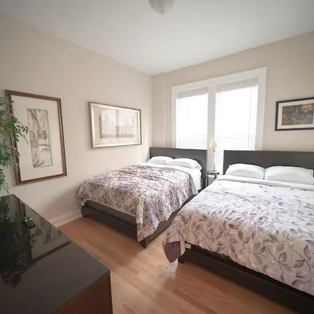 Sleeps 10-20 Free Tv & Parking Chicago