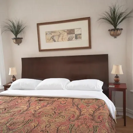 Sleeps 10-20 Free Tv & Parking *