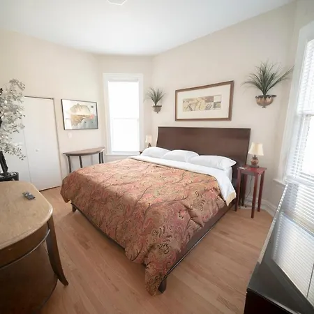 Sleeps 10-20 Free Tv & Parking Apartment *