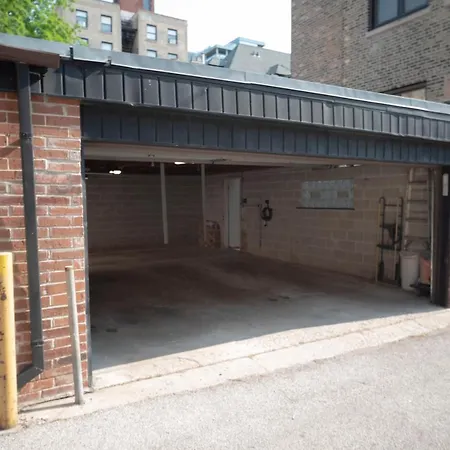 Stone Mansion Sleeps 10-20 Free Tv & Parking Apartment Chicago