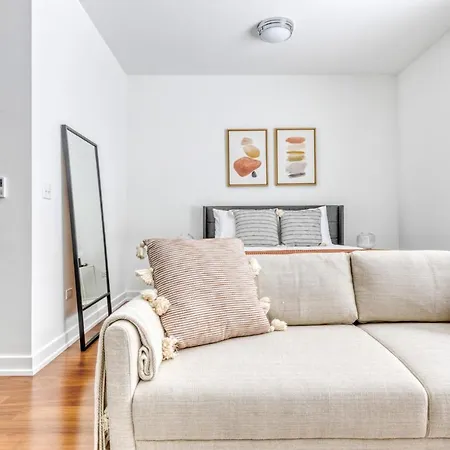 Uptown Studio W Roof Wd Nr Aragon Ballroom Chi-574 *