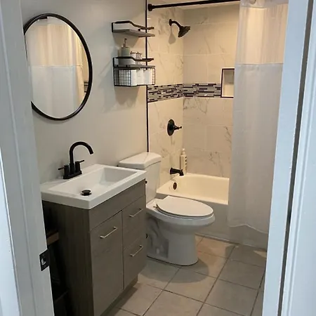 Modern 3 Bedroom Close To Downtown Apartment Chicago