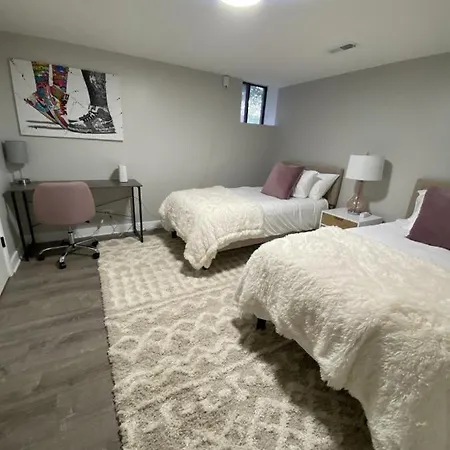 Modern 3 Bedroom Close To Downtown