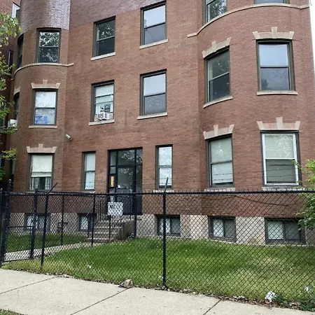 Modern 3 Bedroom Close To Downtown *