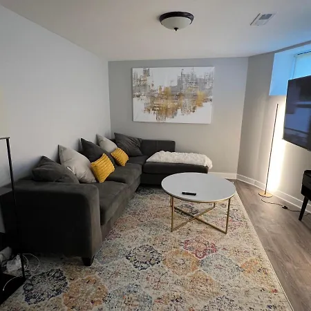 Modern 3 Bedroom Close To Downtown Apartment Chicago